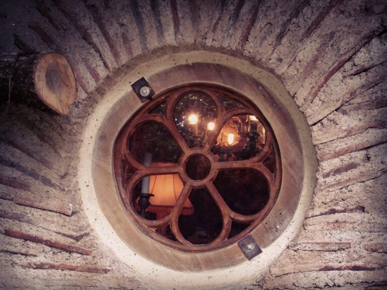 Maison de Hobbit — Domaine de la Pierre Ronde