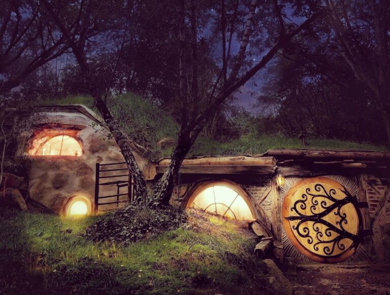 maison de Hobbit Elébor sous terre — Domaine de la Pierre Ronde