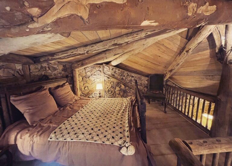 maison de hobbit Élébor espace nuit — Domaine de la Pierre Ronde