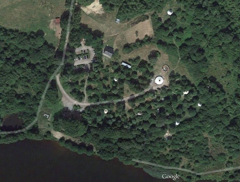 Vue sur les 10 hectares d'hébergement du Domaine de la Pierre Ronde — Domaine de la Pierre Ronde